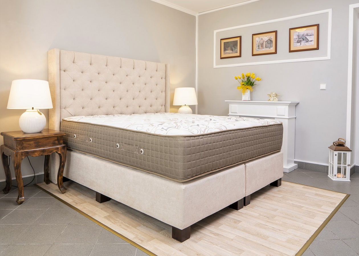 Queen Rivoli 200x200